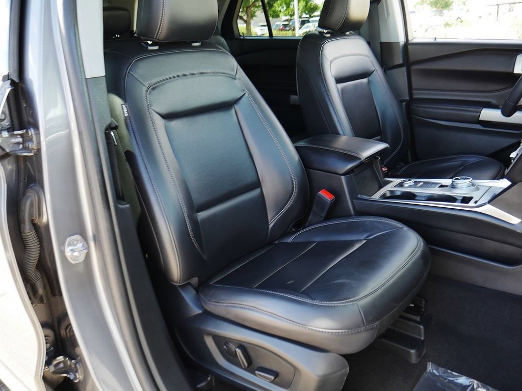 Used 2023 Ford Explorer XLT w/ Equipment Group 202A AWD/4WD image 59