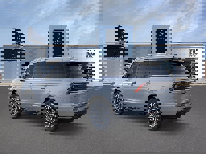 New 2025 Lincoln Navigator Reserve image 4