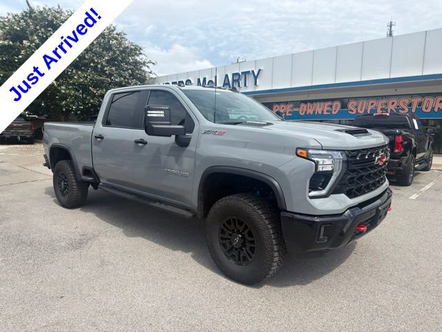 Used 2025 Chevrolet Silverado 2500 ZR2 w/ Technology Package AWD/4WD image 1