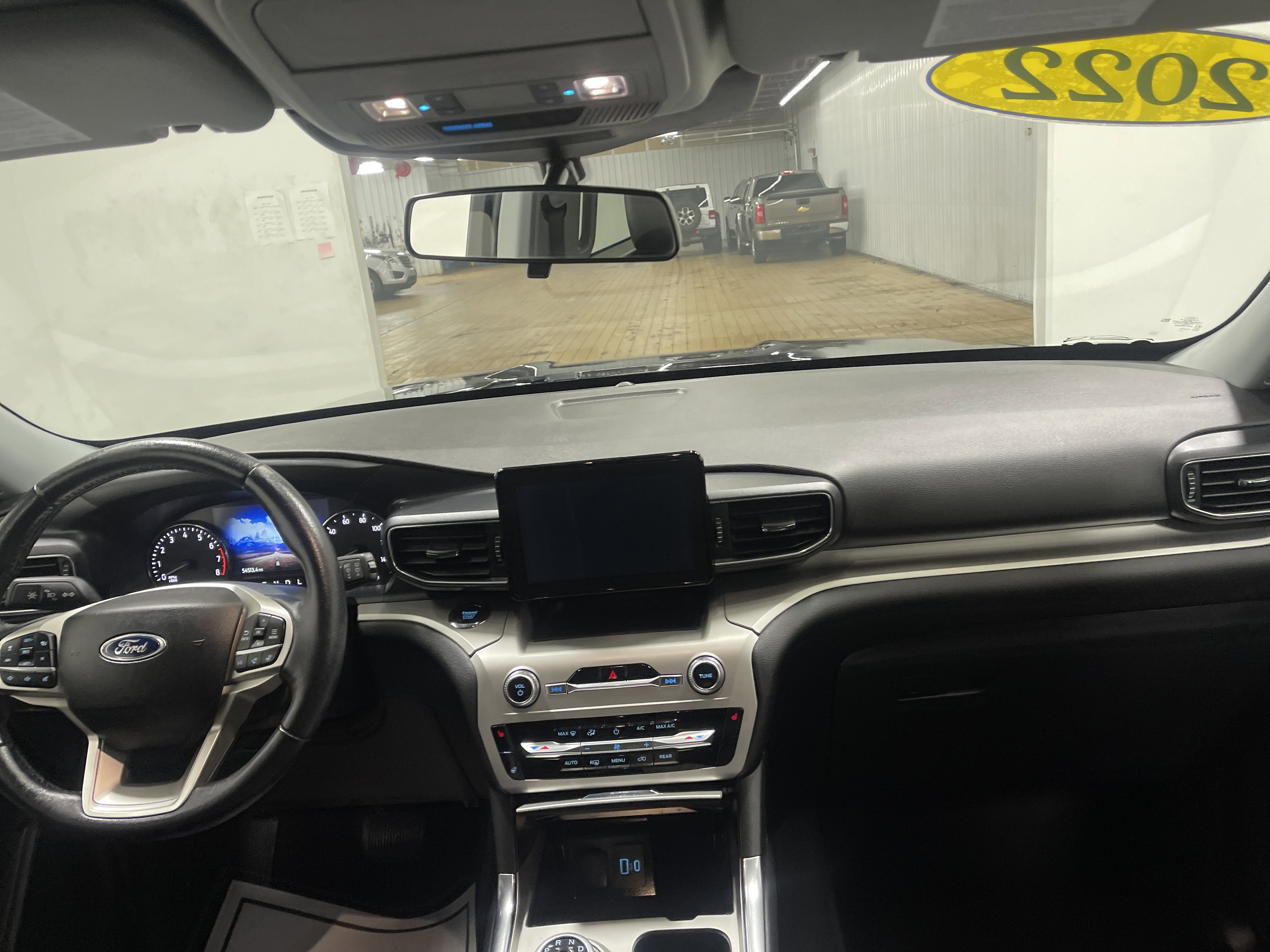 Used 2022 Ford Explorer XLT w/ Equipment Group 202A AWD/4WD image 23