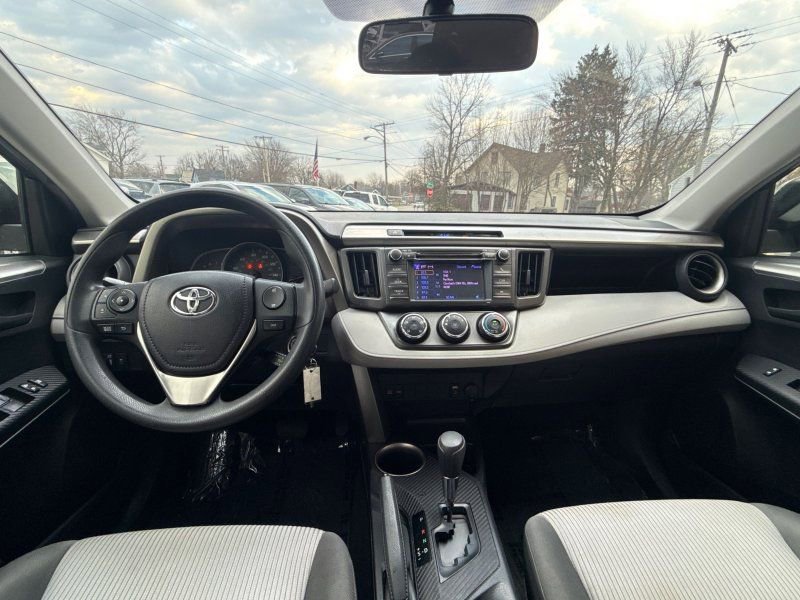 Used 2013 Toyota RAV4 LE image 18