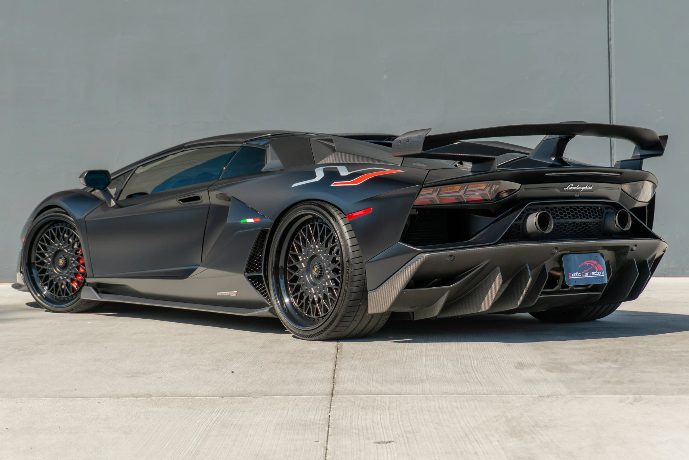 Used 2020 Lamborghini Aventador SVJ AWD/4WD image 13