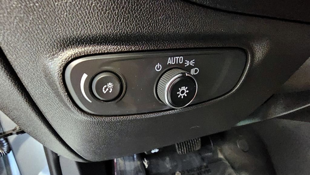 Used 2024 Chevrolet Equinox LT FWD image 23