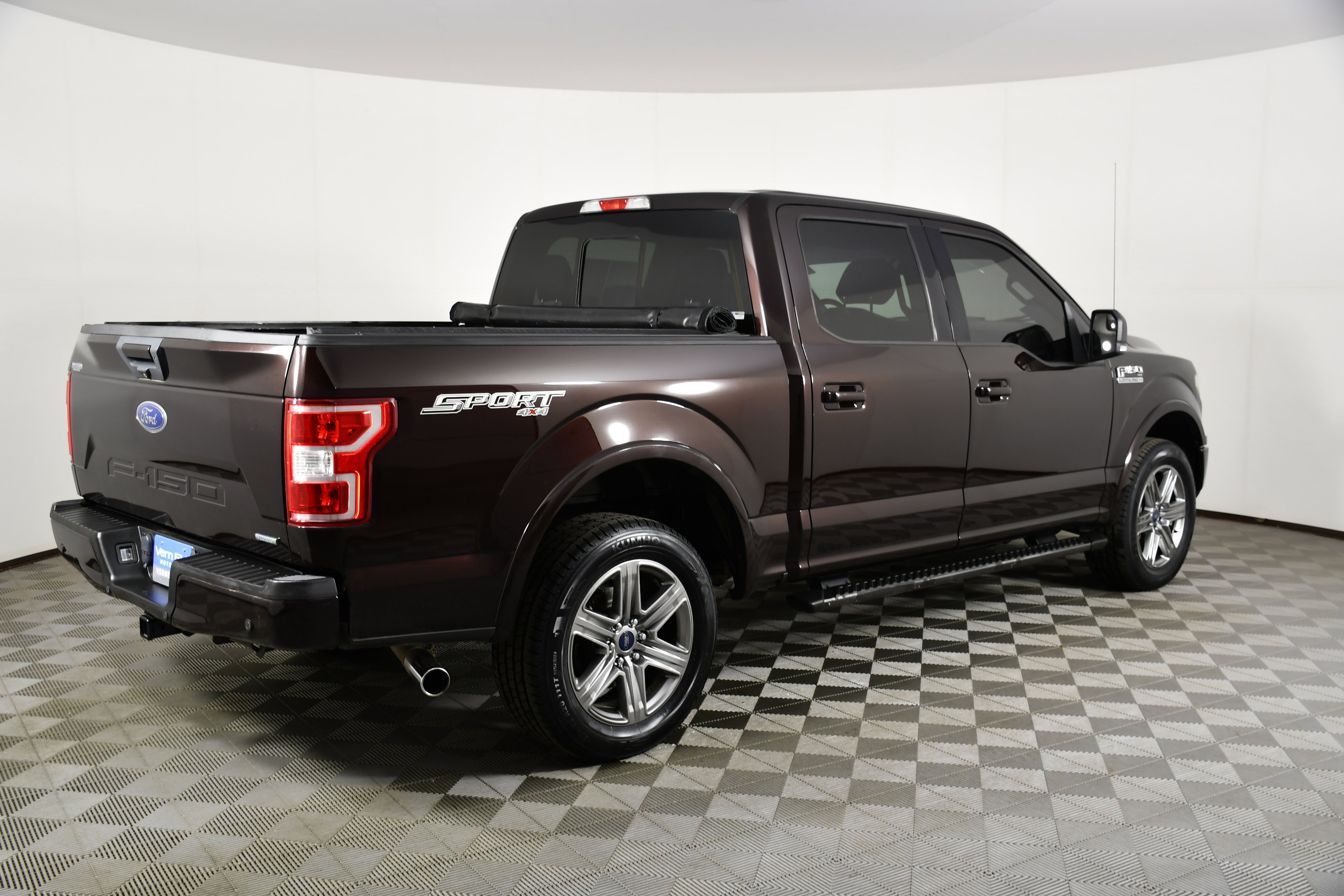Used 2018 Ford F150 XLT w/ Equipment Group 302A Luxury AWD/4WD image 6