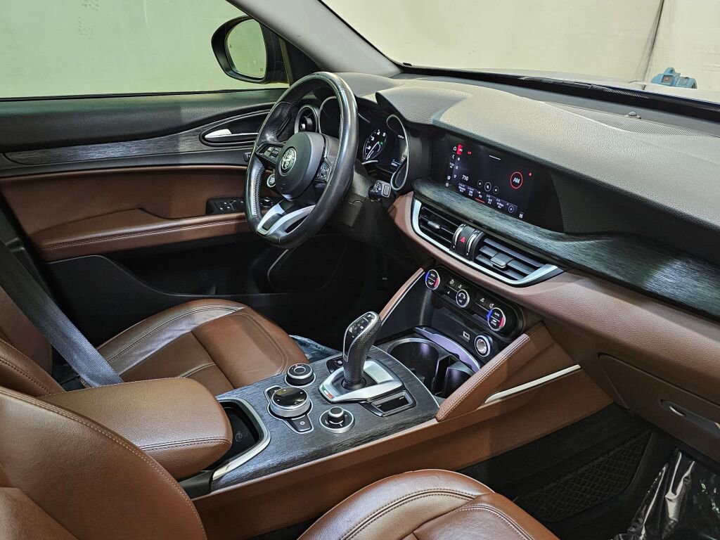 Used 2021 Alfa Romeo Stelvio Sprint w/ Nero Edizione image 10