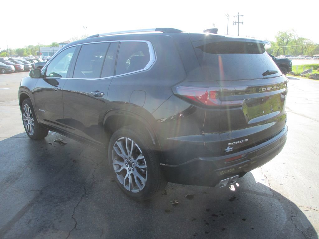 Used 2026 GMC Acadia Denali Ultimate image 9