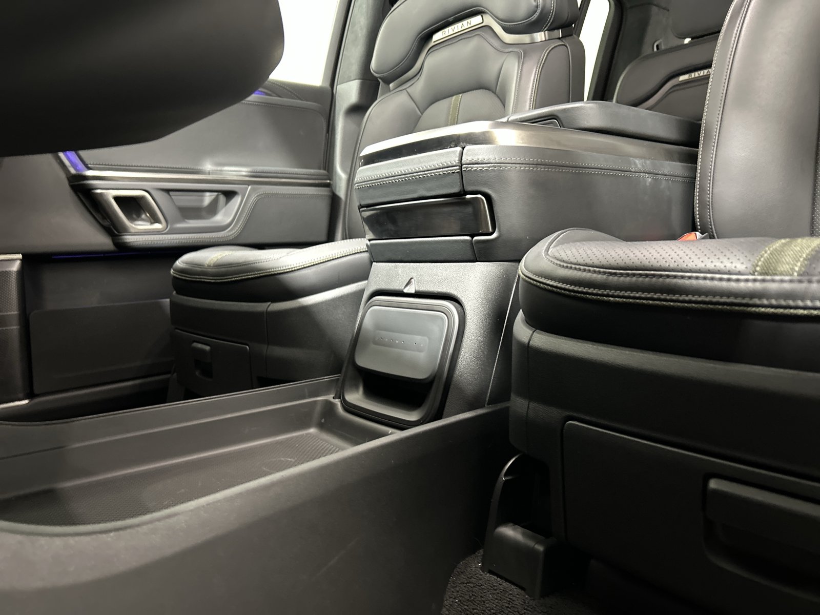 Used 2024 Rivian R1S Adventure AWD/4WD image 33