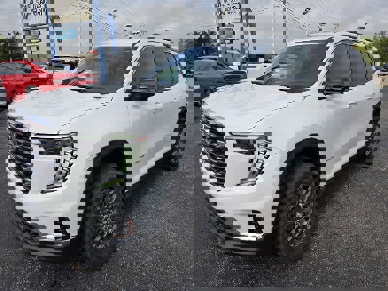 Used 2025 GMC Acadia Elevation image 7