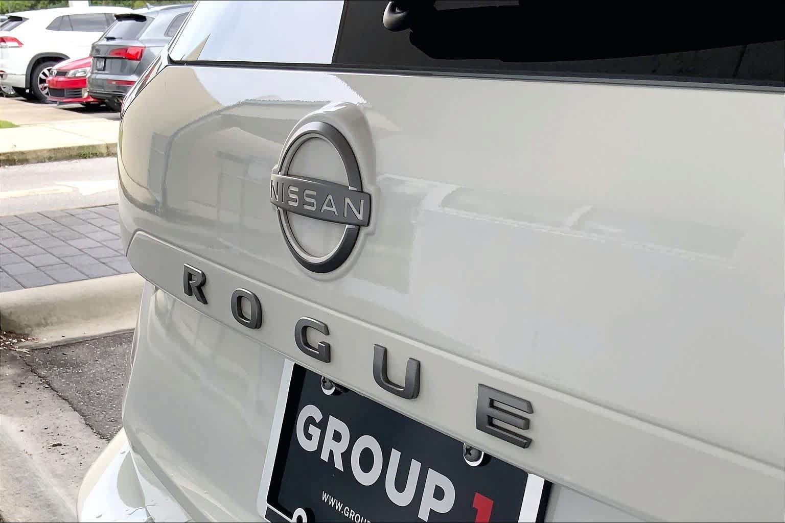 Used 2024 Nissan Rogue S AWD/4WD image 30