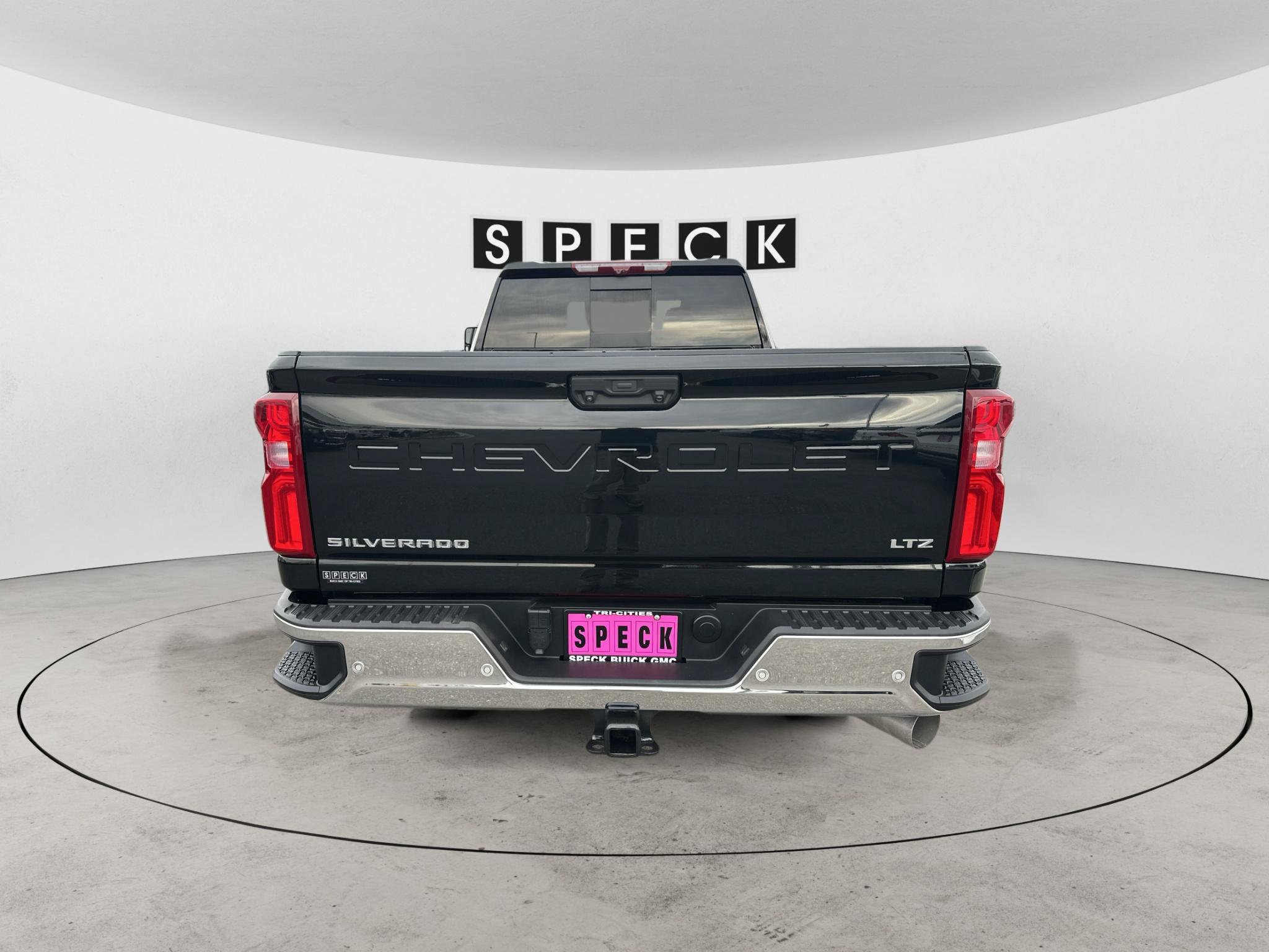 Used 2024 Chevrolet Silverado 3500 LTZ w/ LTZ Plus Package AWD/4WD image 4