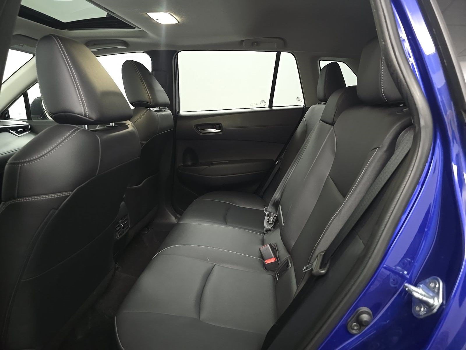 Used 2023 Toyota Corolla Cross XLE w/ Convenience Package FWD image 12