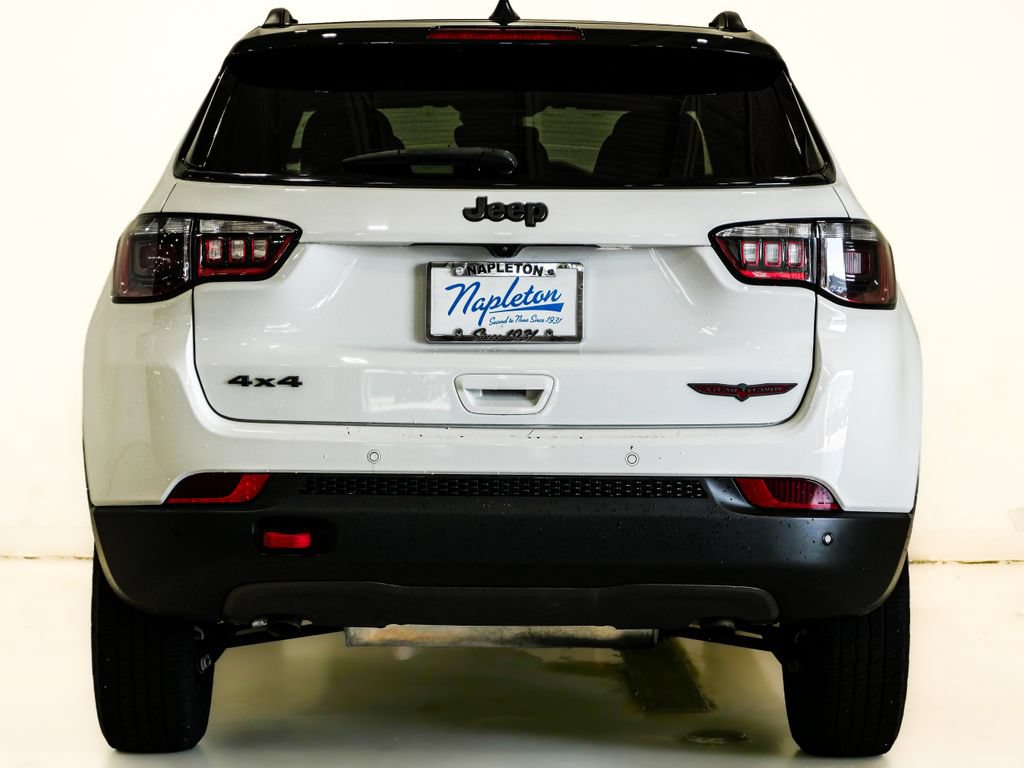 Used 2024 Jeep Compass Trailhawk AWD/4WD image 7