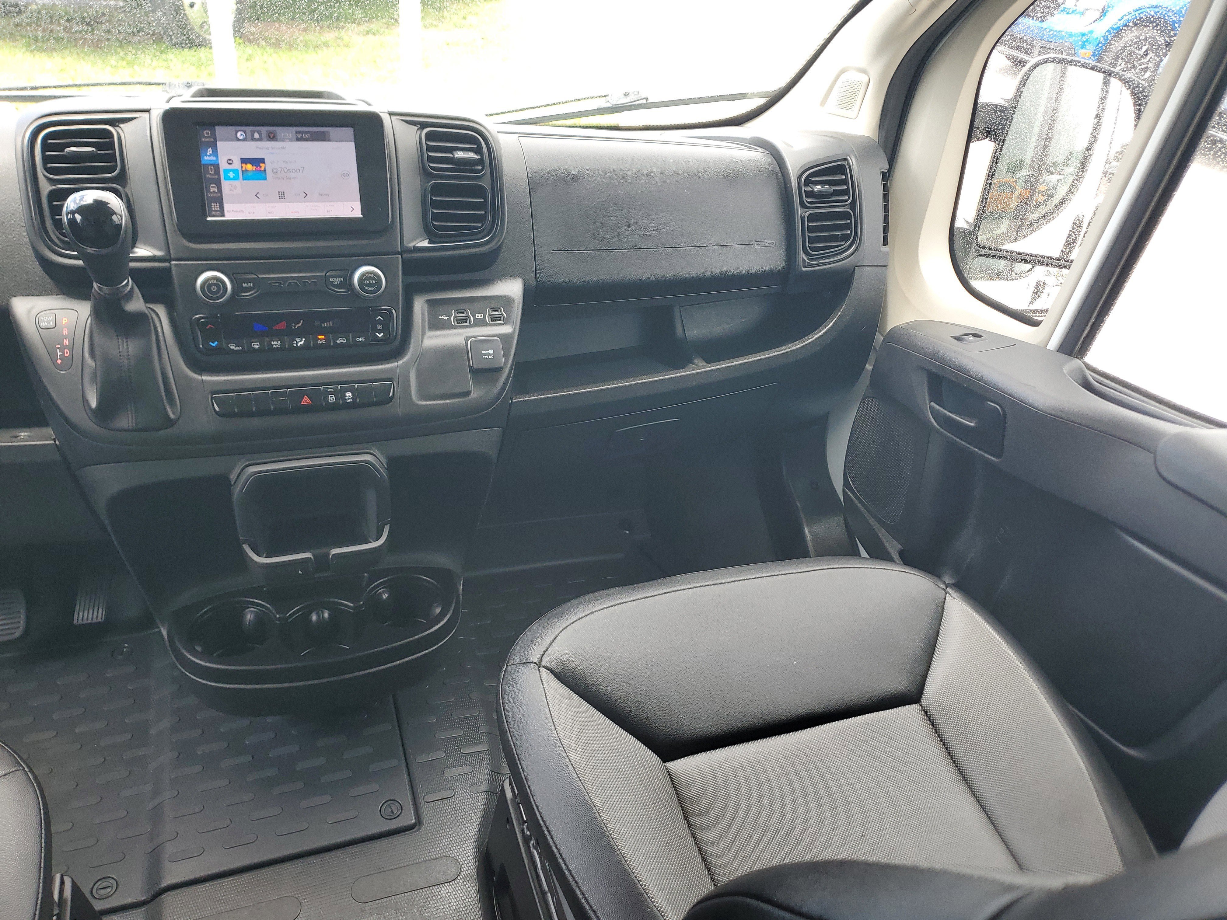 Used 2022 RAM ProMaster 2500 w/ Convenience Group FWD image 17