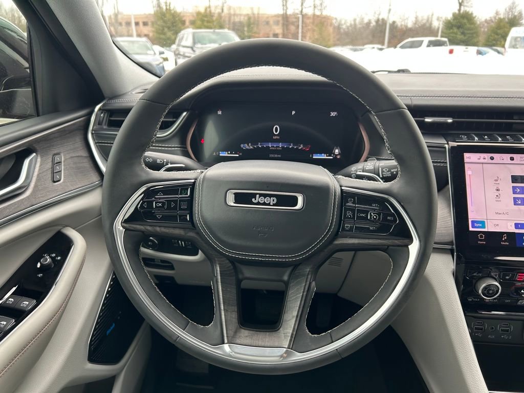 Certified 2023 Jeep Grand Cherokee Overland image 9