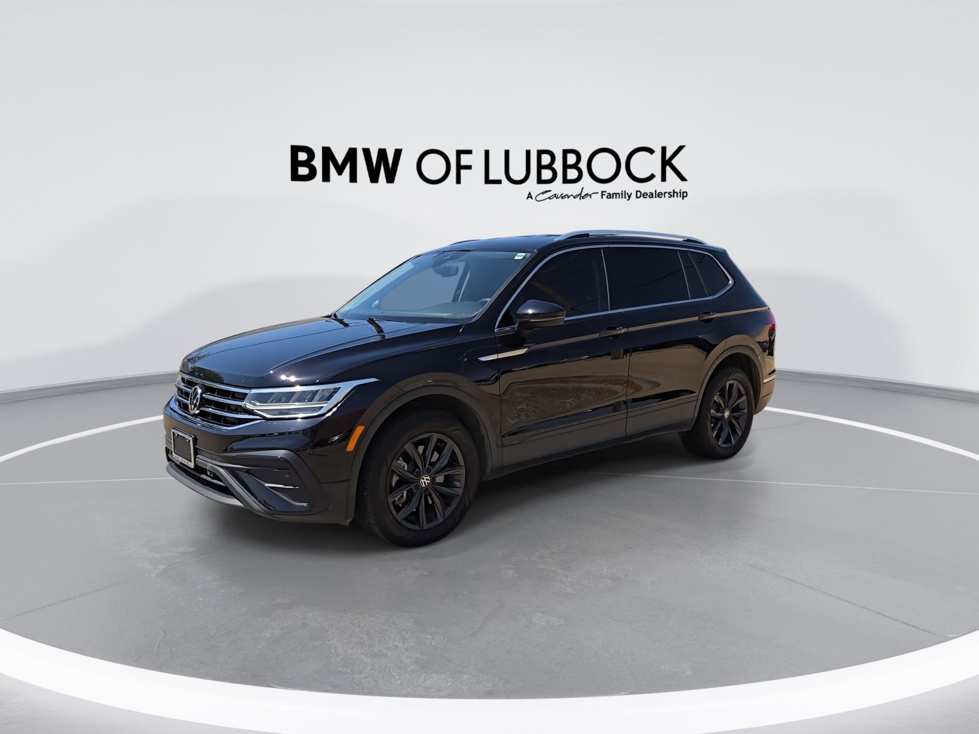 Used 2024 Volkswagen Tiguan SE AWD/4WD image 4