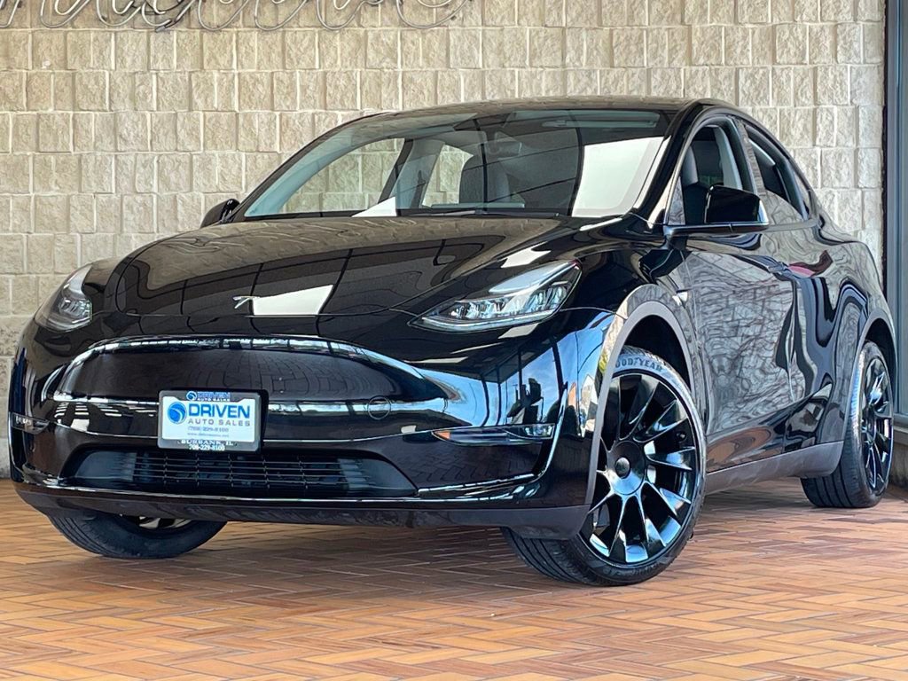 Used 2023 Tesla Model Y Long Range image 2