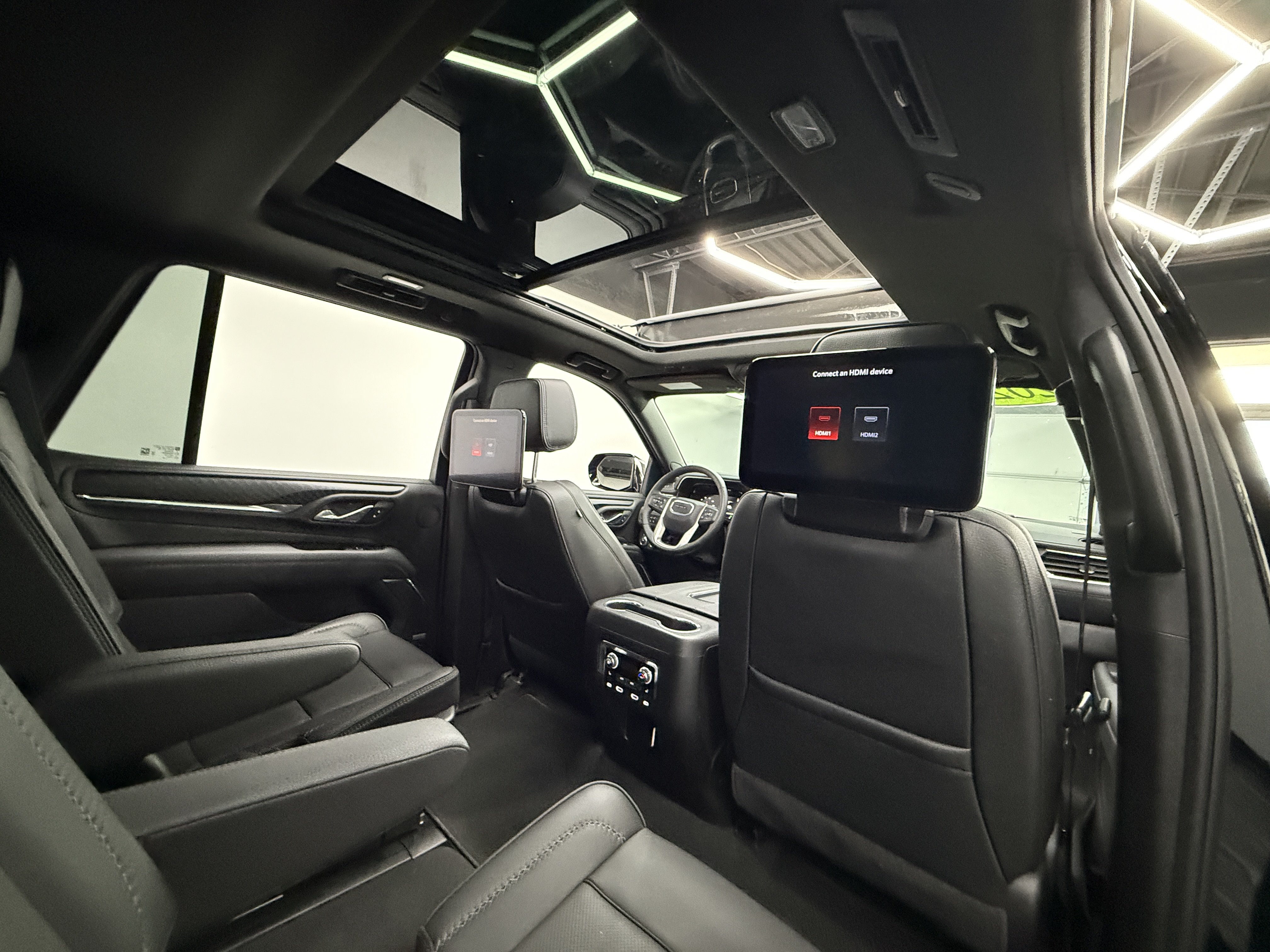 Used 2024 GMC Yukon Denali w/ Max Trailering Package AWD/4WD image 29
