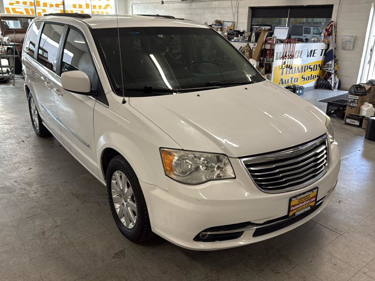 Used 2015 Chrysler Town & Country Touring FWD image 99