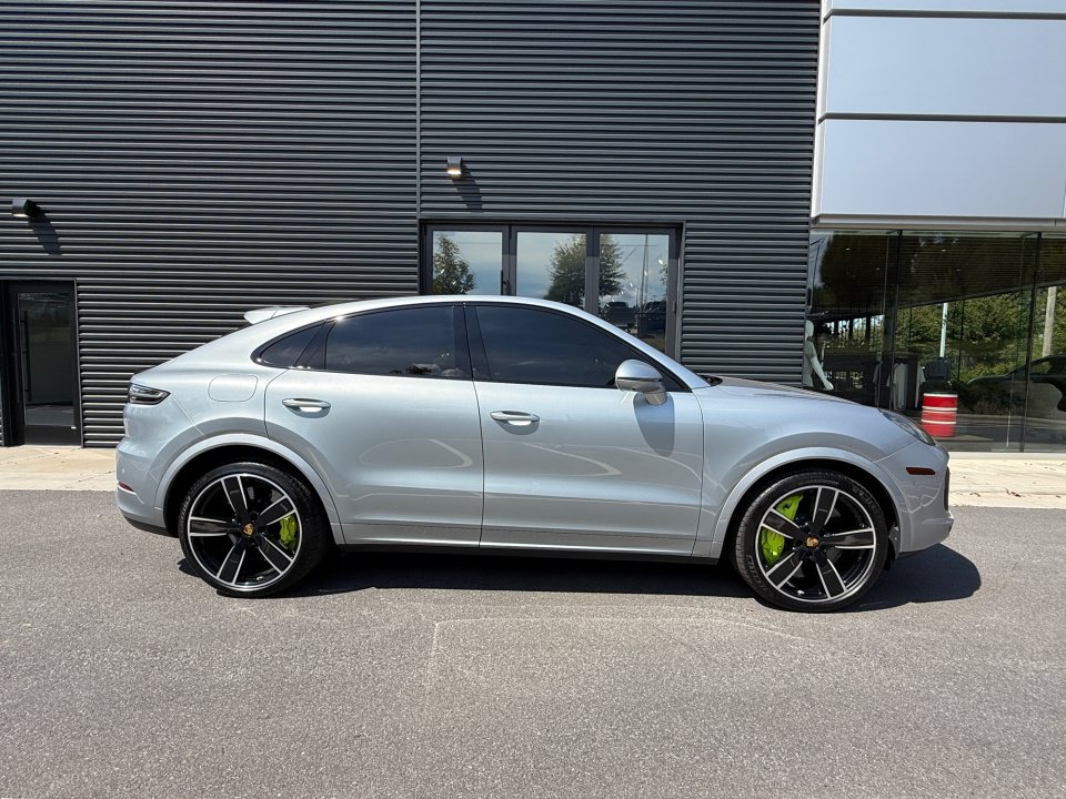 Certified 2020 Porsche Cayenne Turbo S AWD/4WD image 8