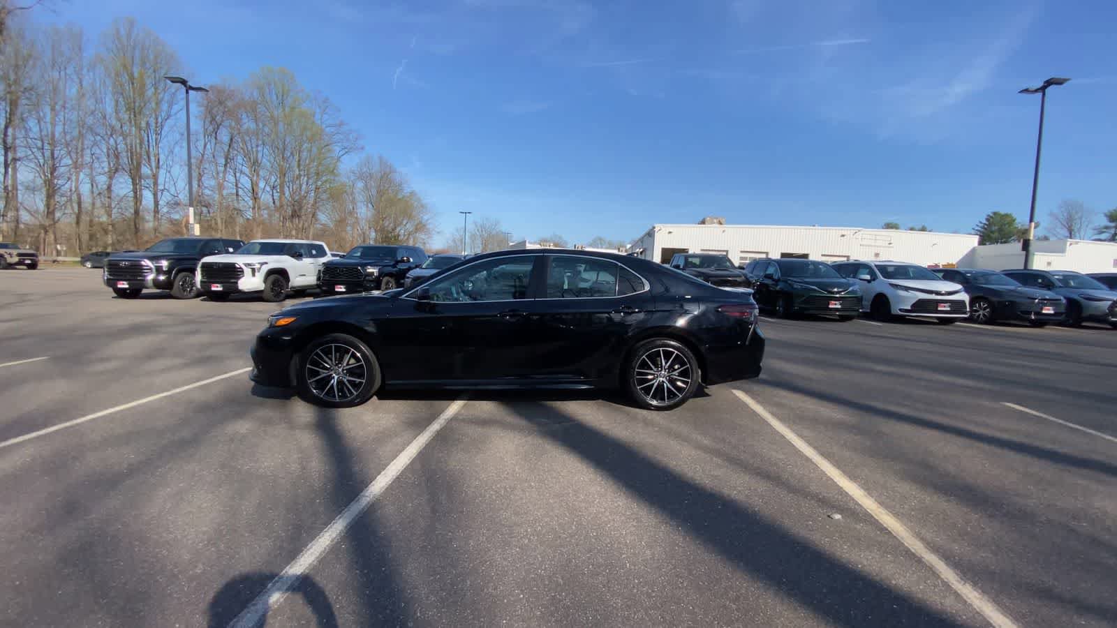 Used 2024 Toyota Camry SE FWD image 5