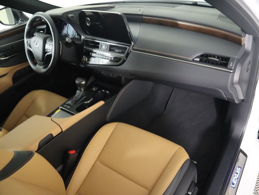 Certified 2025 Lexus ES 300h w/ Premium Package image 17