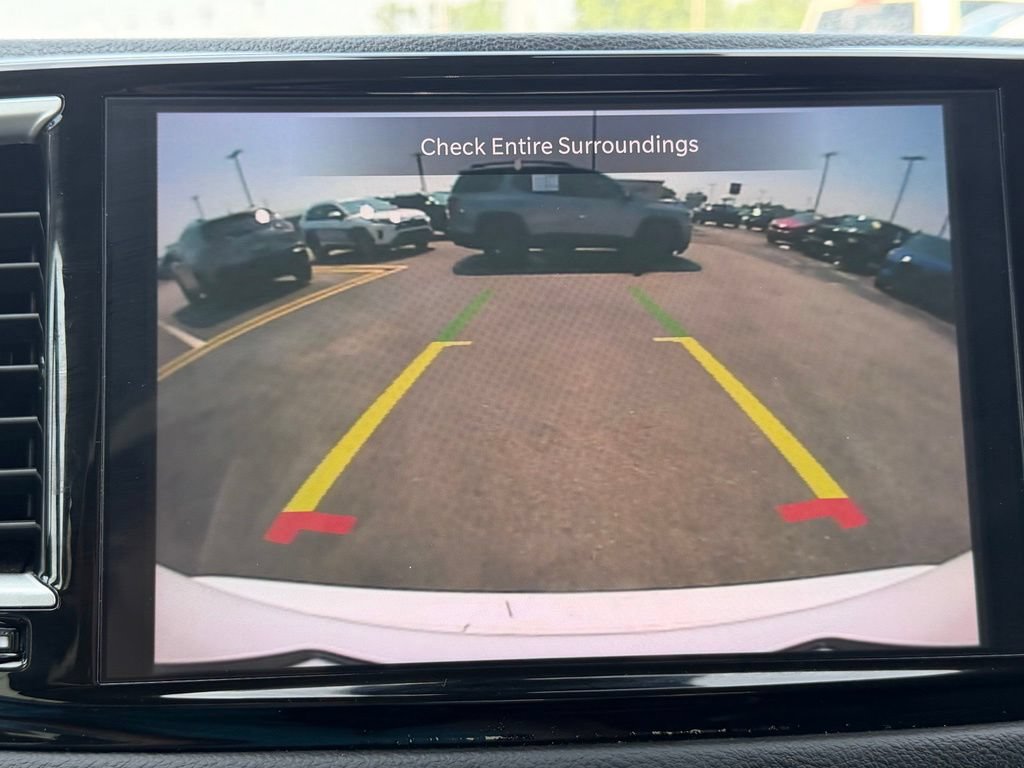 Used 2024 Chrysler Pacifica Touring-L FWD image 31