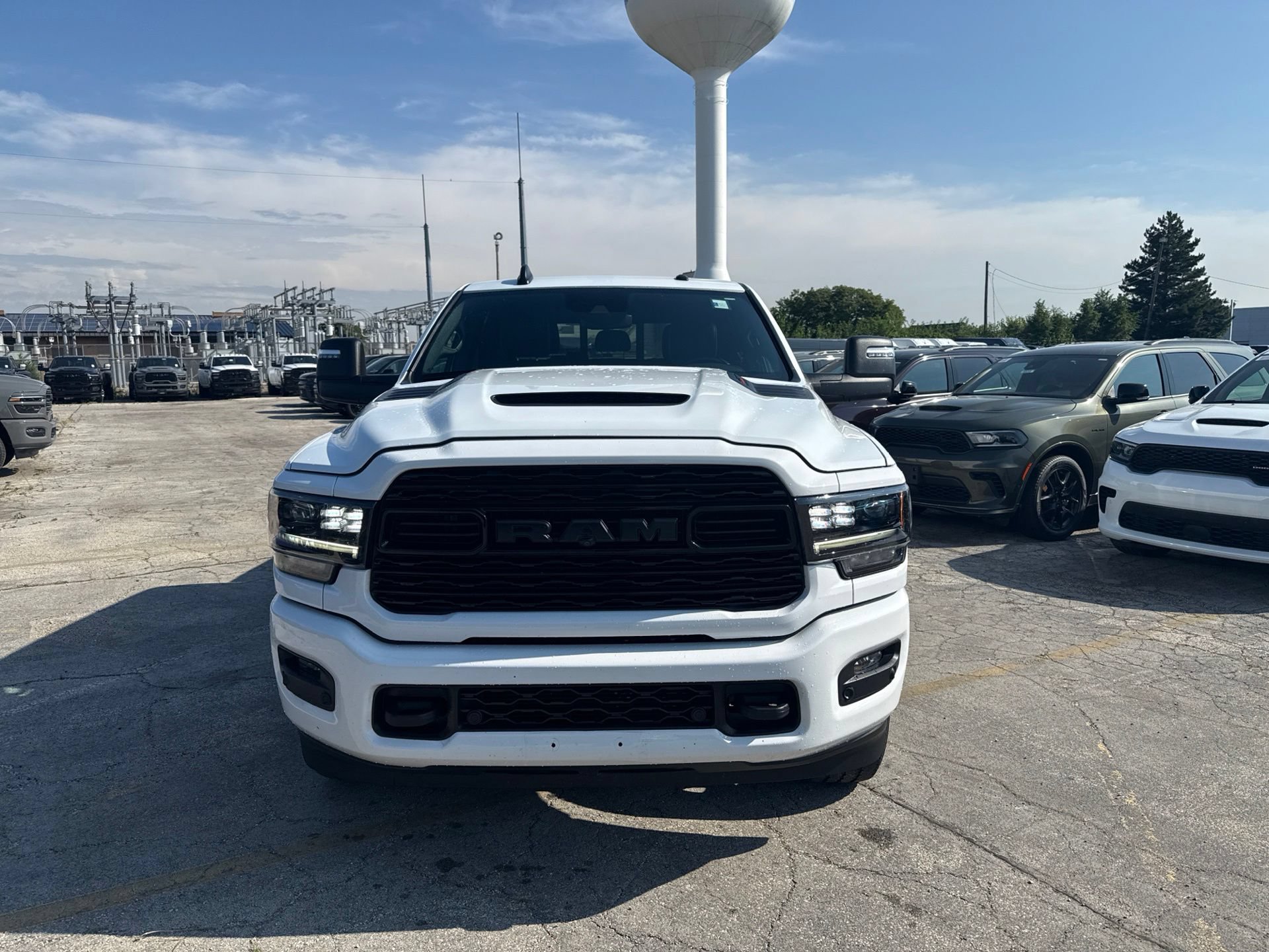 Used 2023 RAM 2500 Limited AWD/4WD image 2