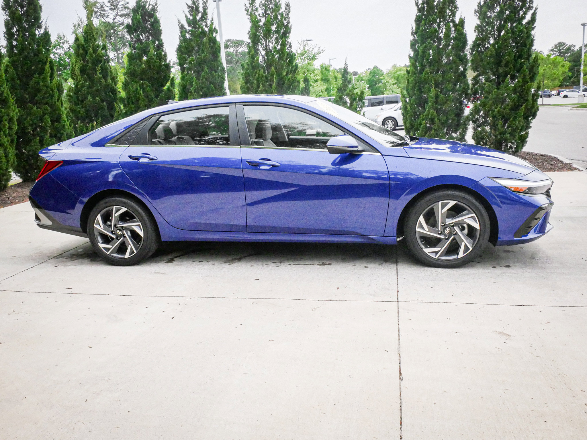 Used 2025 Hyundai Elantra Limited image 11