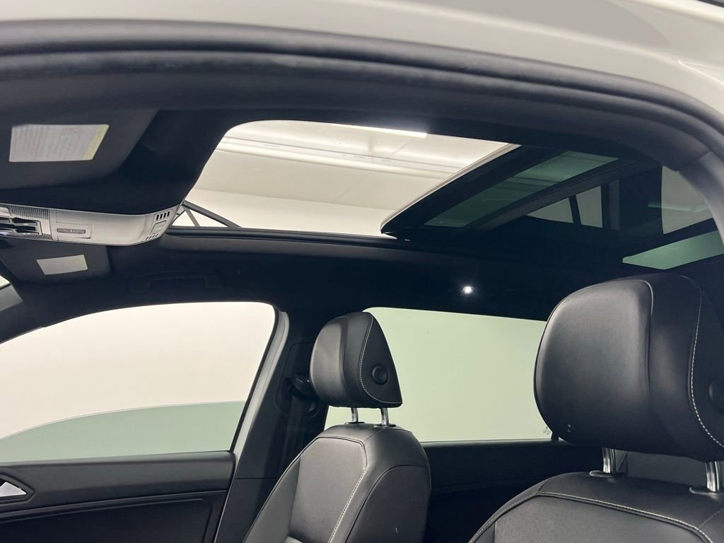 Used 2021 Volkswagen Tiguan SE R-Line image 8