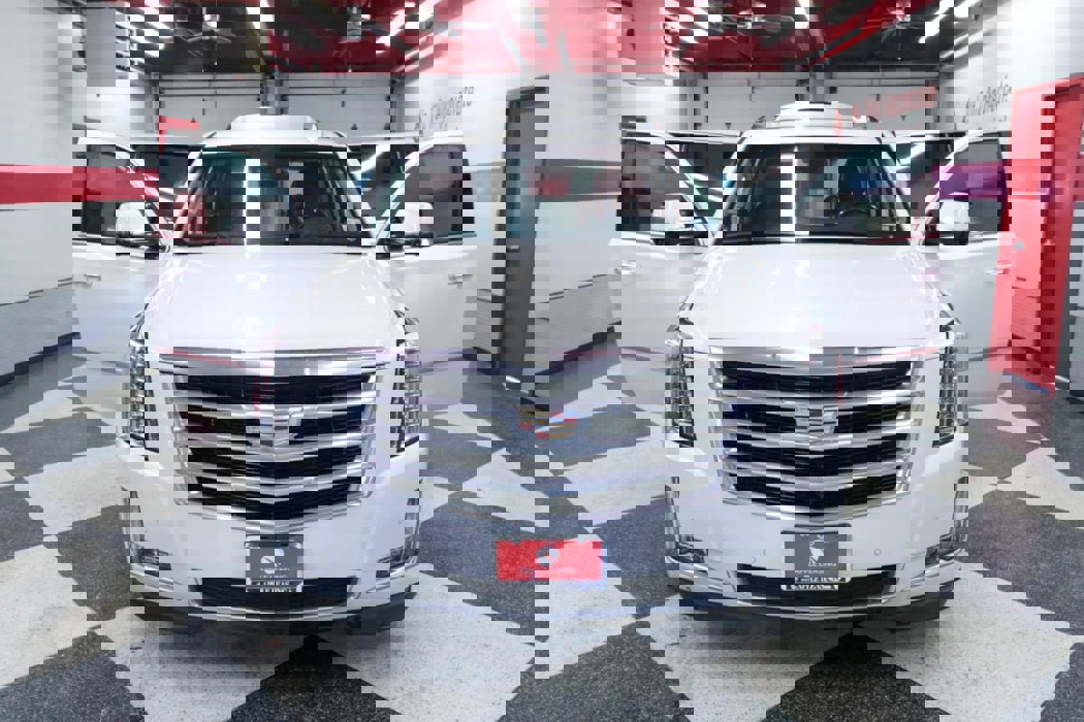 Used 2019 Cadillac Escalade ESV Premium Luxury image 28