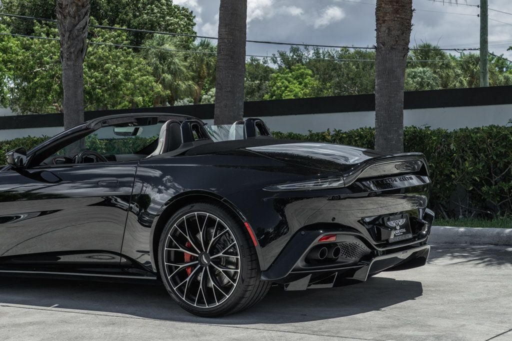 Used 2022 Aston Martin V8 Vantage Roadster RWD image 5