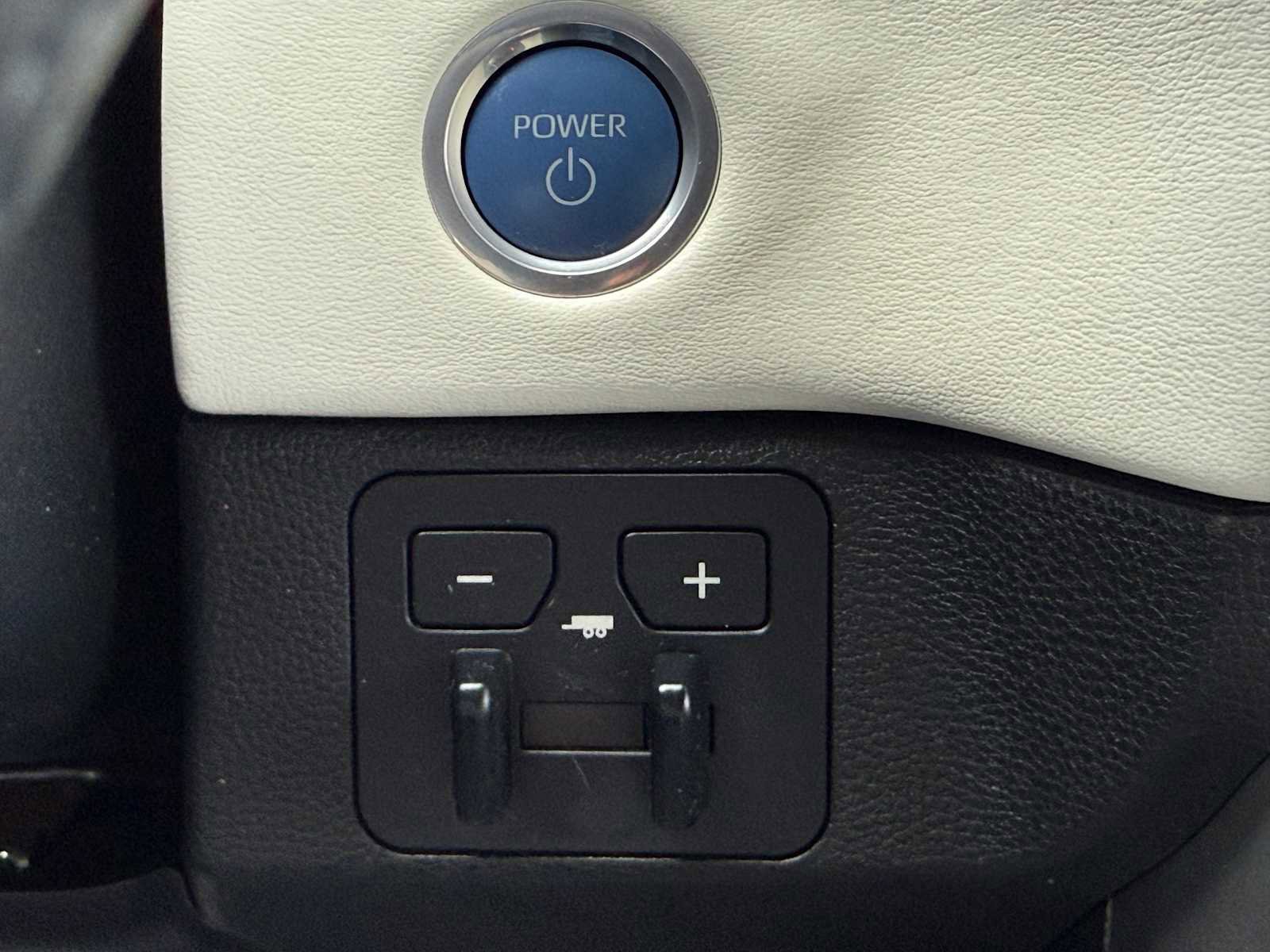 Used 2023 Toyota Sequoia Capstone AWD/4WD image 38