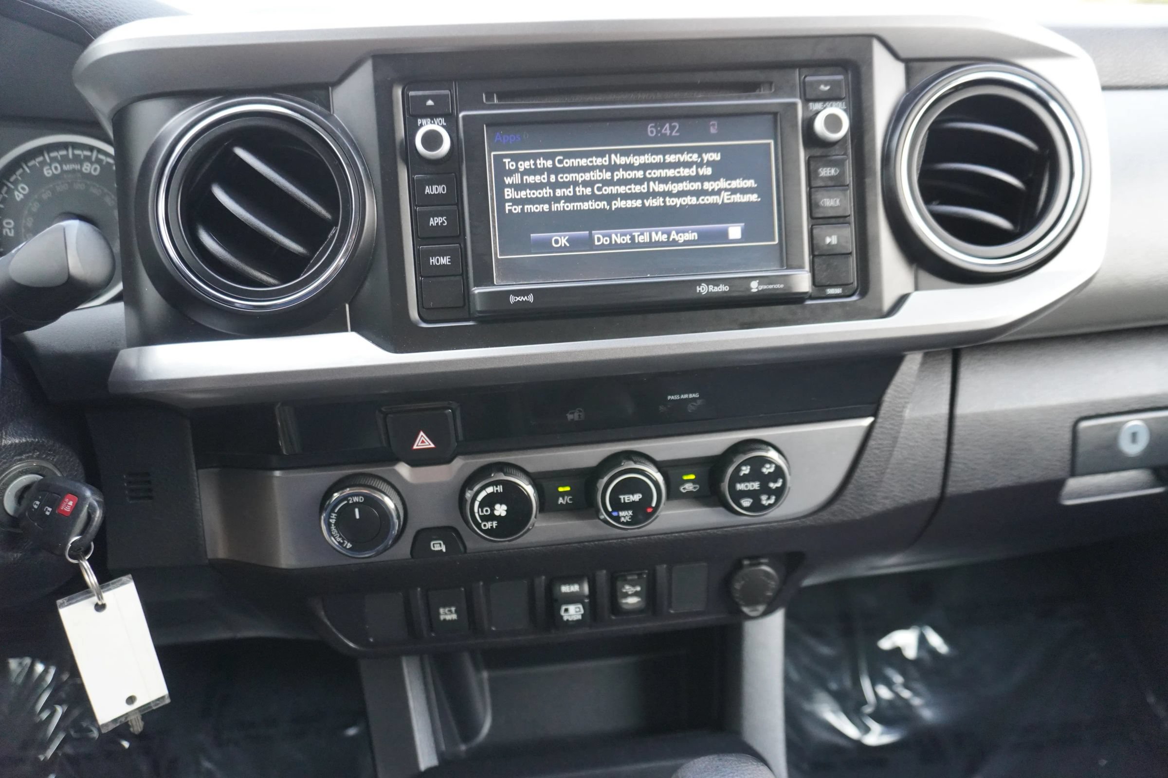 Used 2018 Toyota Tacoma SR5 AWD/4WD image 15