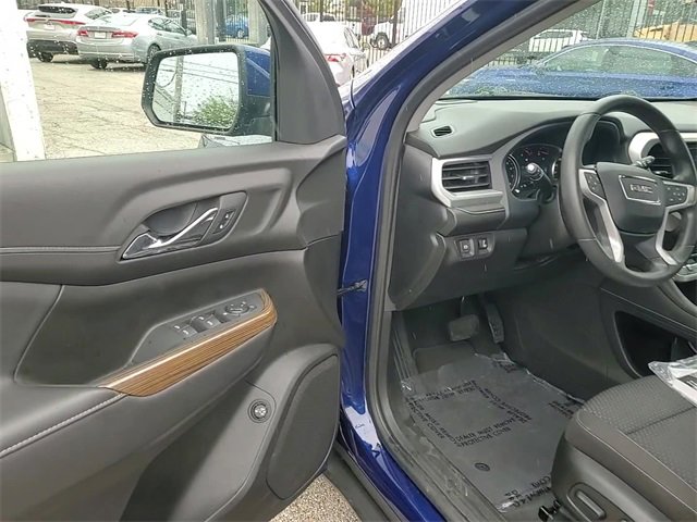 Used 2023 GMC Acadia SLE w/ Driver Convenience Package image 10