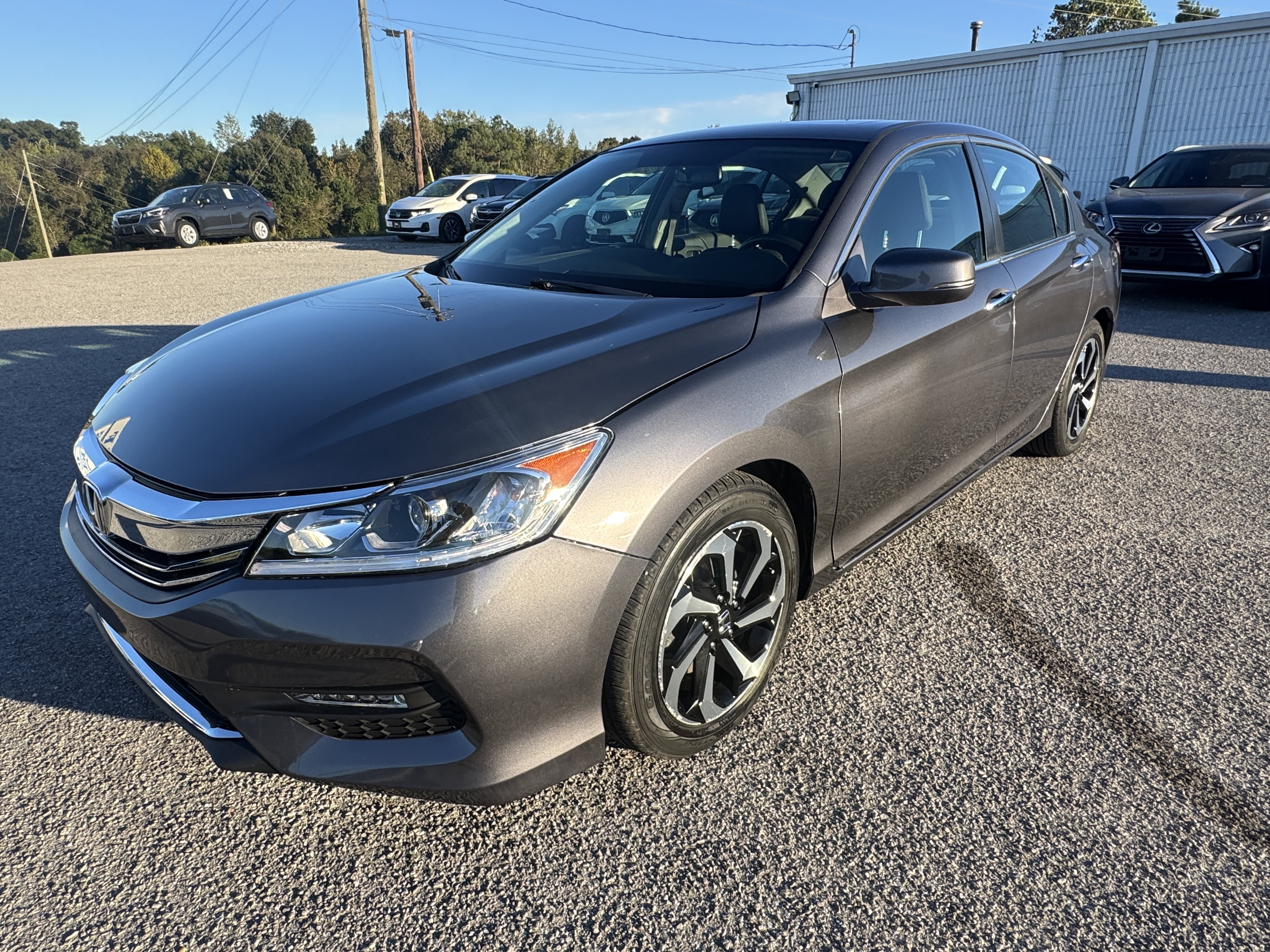 Used 2017 Honda Accord EX-L image 2