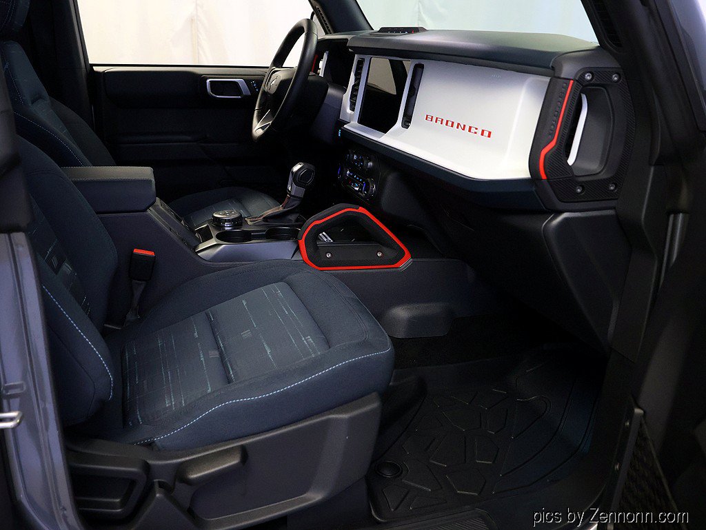 Used 2025 Ford Bronco Heritage Edition AWD/4WD image 39