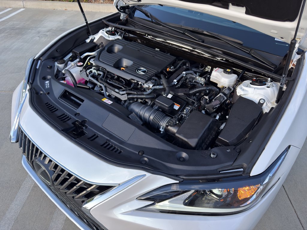Certified 2024 Lexus ES 300h w/ Premium Package FWD image 6