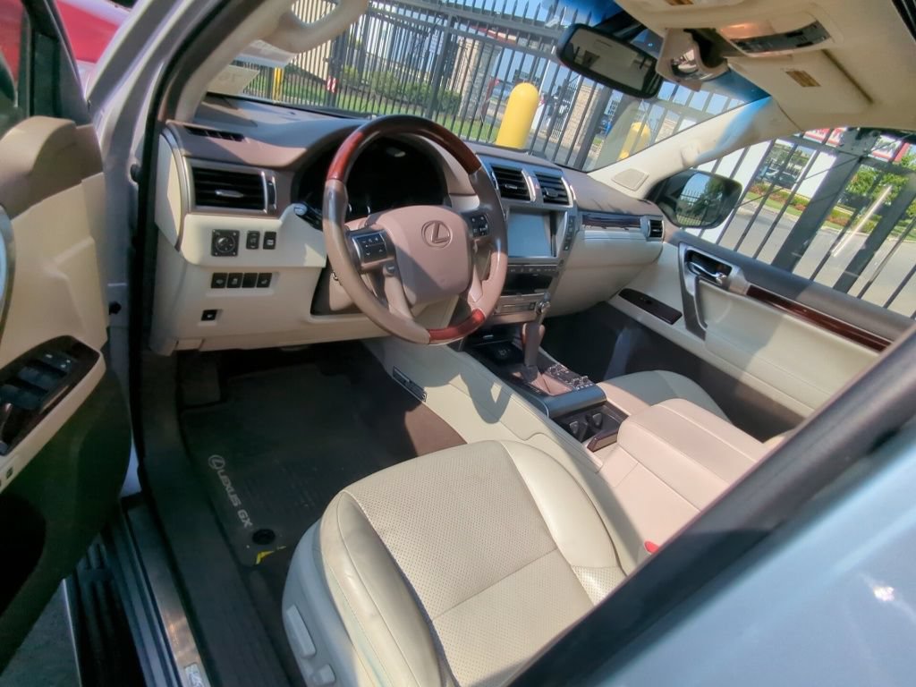 Used 2016 Lexus GX 460 Luxury w/ Preferred Accessory Package AWD/4WD image 7