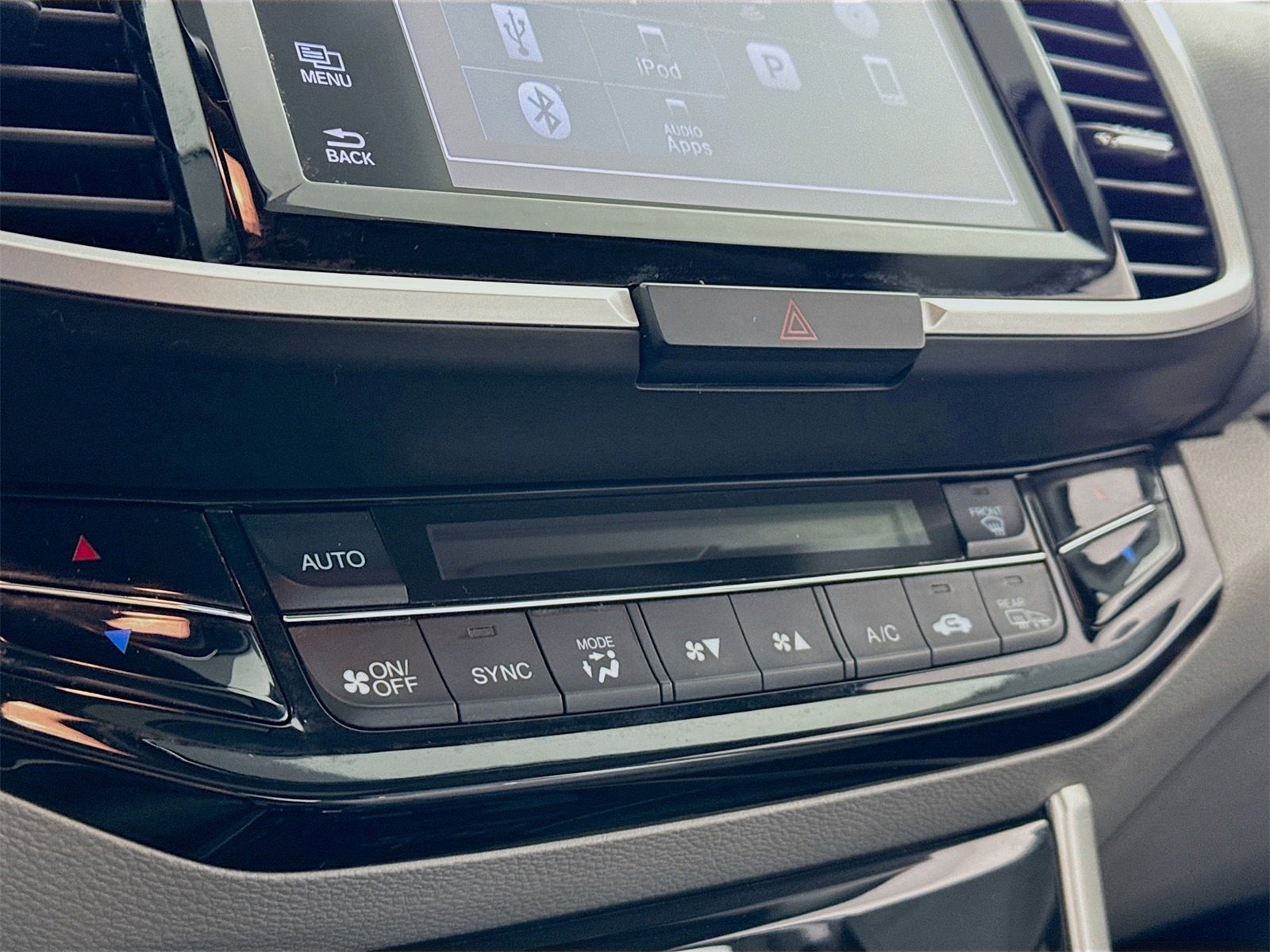 Used 2017 Honda Accord EX-L image 12