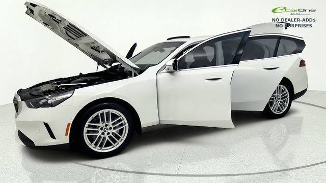 Used 2024 BMW 530i w/ Premium Package RWD image 14