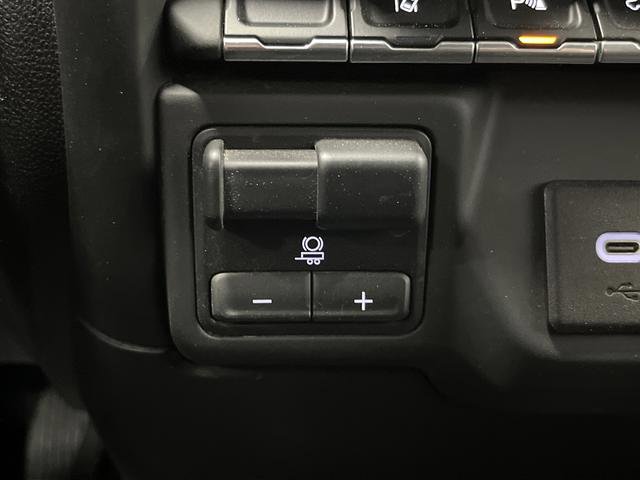 Used 2024 Chevrolet Silverado 2500 Custom w/ Custom Value Package image 23