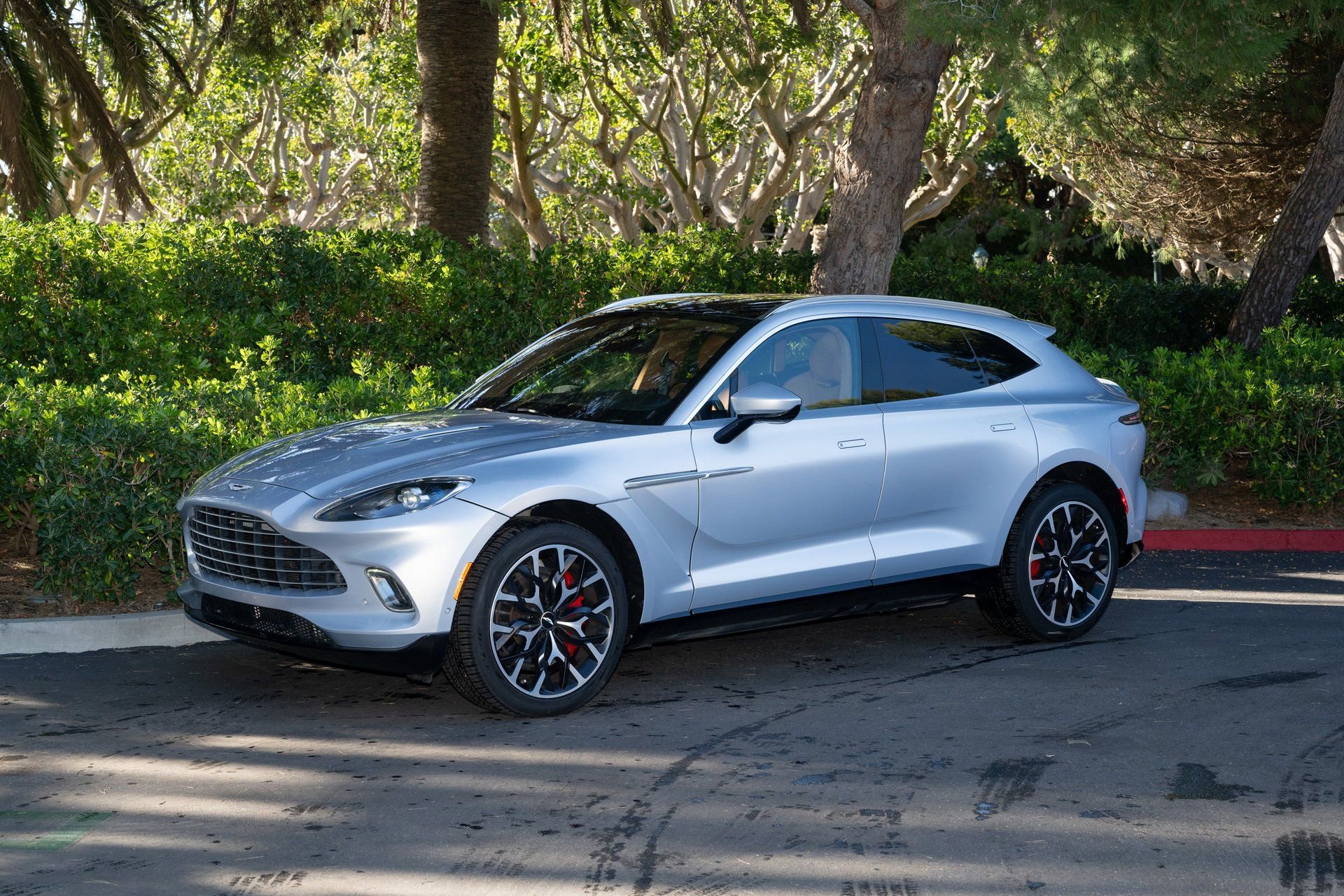 Used 2021 Aston Martin DBX image 25