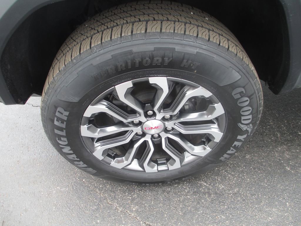 Used 2024 GMC Canyon Denali AWD/4WD image 14