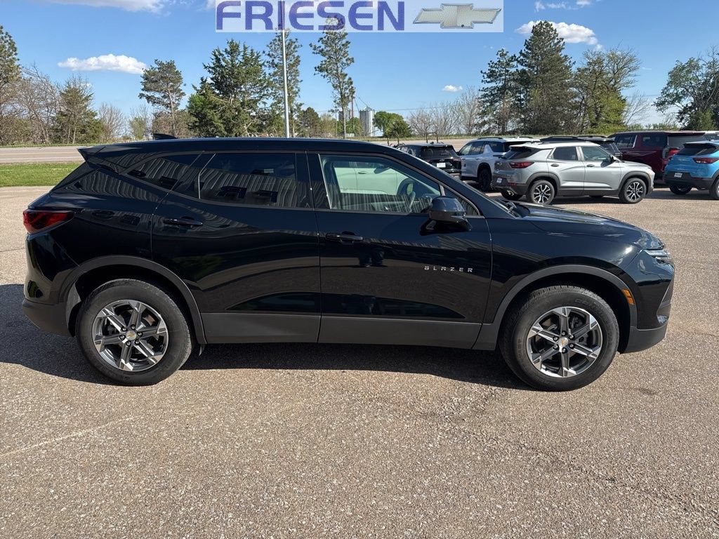 Used 2025 Chevrolet Blazer LT AWD/4WD image 4