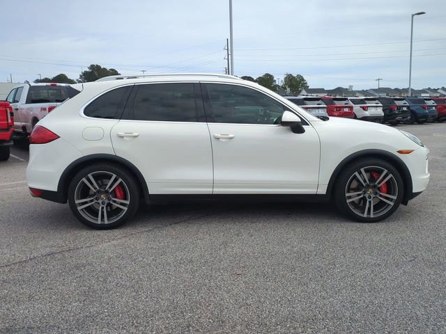 Used 2011 Porsche Cayenne Turbo image 3