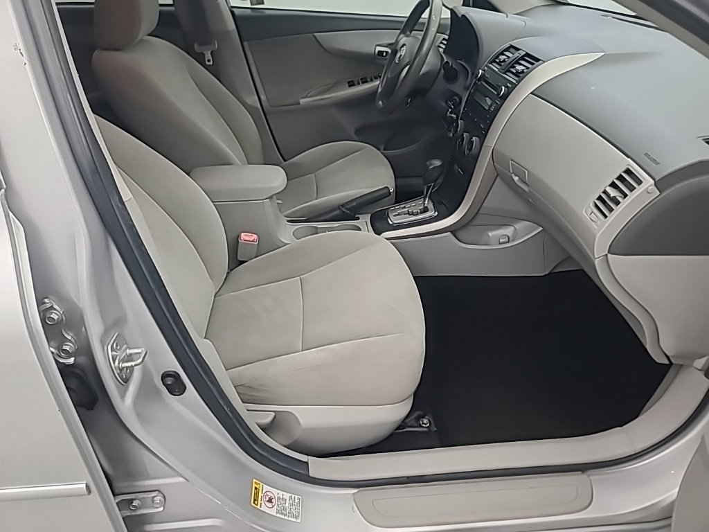 Used 2010 Toyota Corolla LE FWD image 14