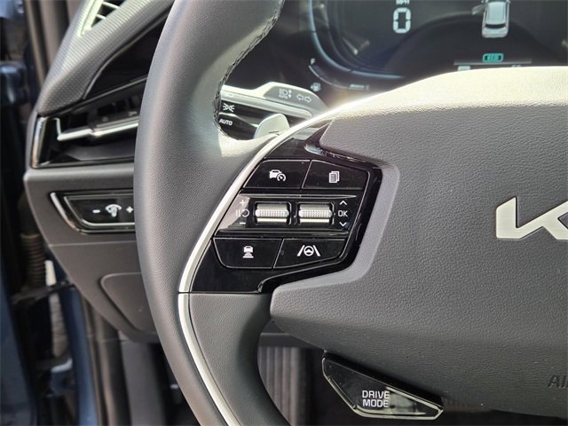Certified 2025 Kia Niro EX image 17