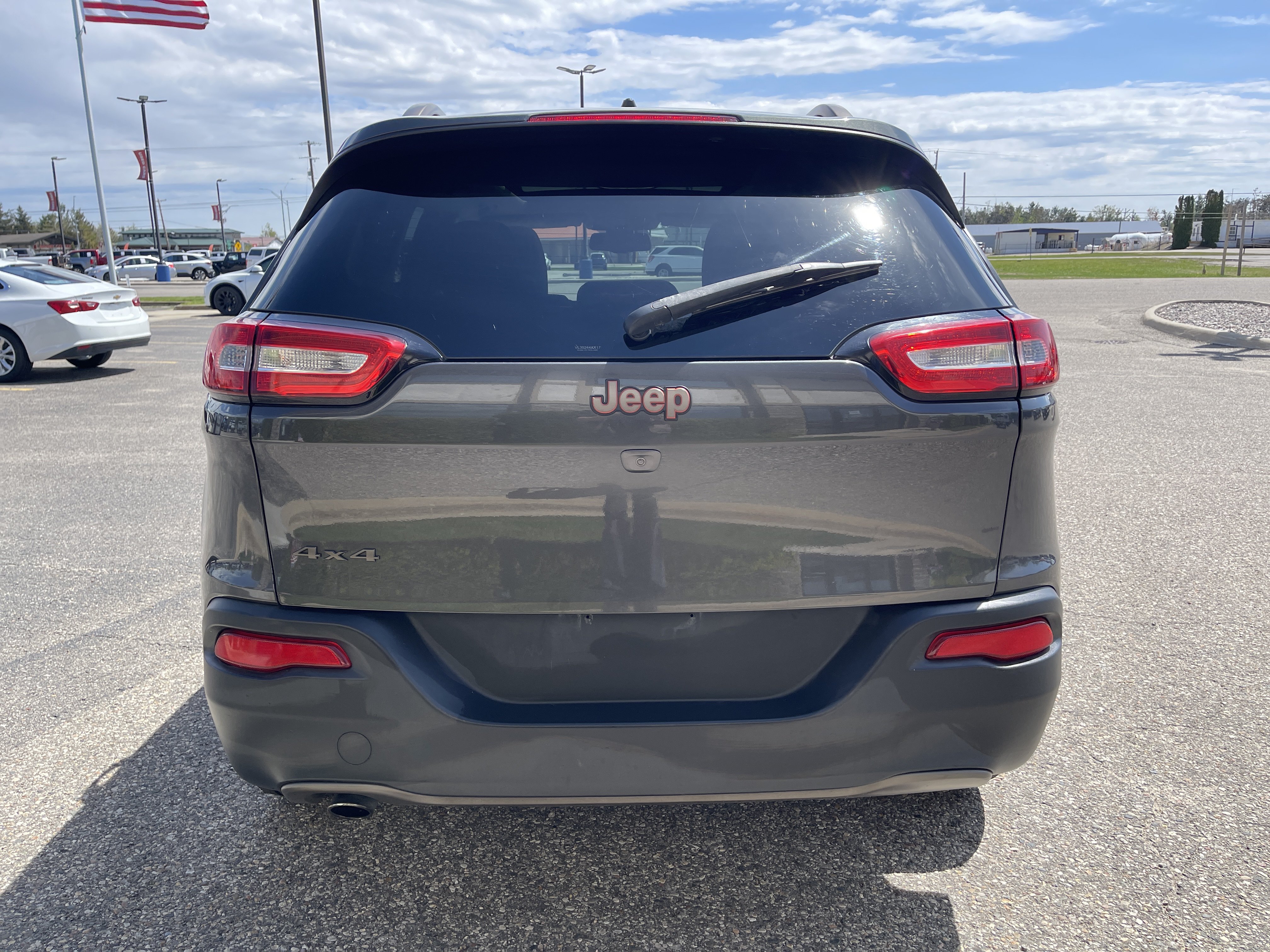 Used 2017 Jeep Cherokee Latitude AWD/4WD image 4