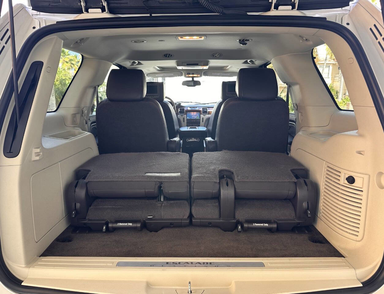 Used 2011 Cadillac Escalade Platinum image 79