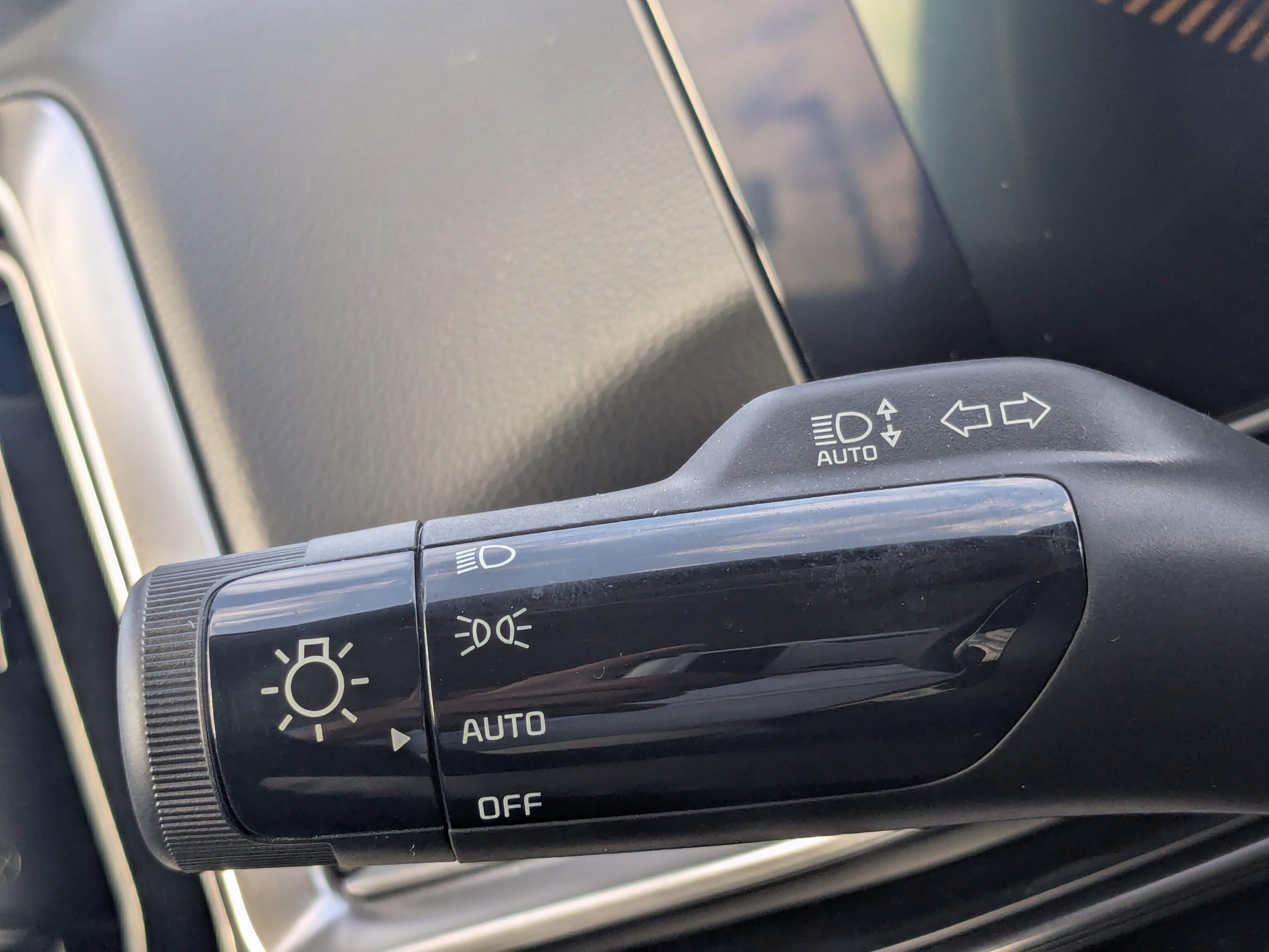 Certified 2025 Kia Sorento S w/ Panoramic Sunroof Package image 39